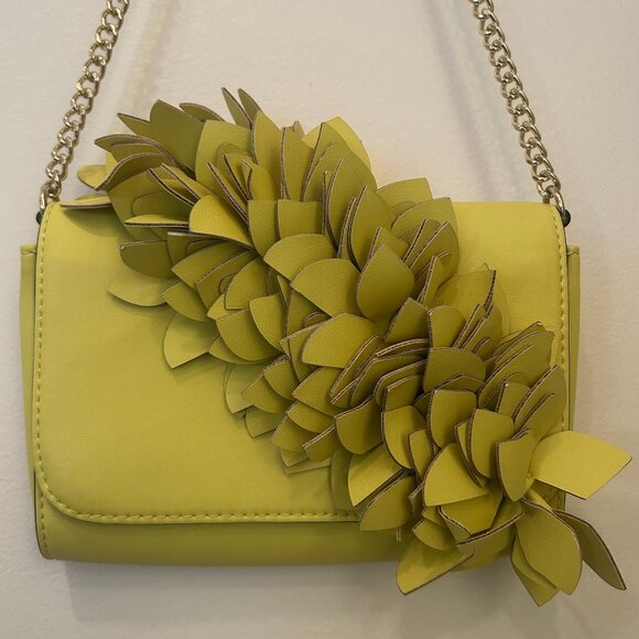 NEW (NWOT) Nine West vegan leather yellow petal shoulder bag, goldtone hardware - Picture 2 of 16